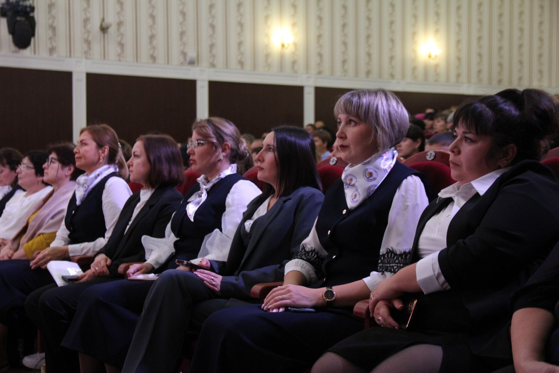 «Гаилә һәм мәктәп: хезмәттәшлек тәҗрибәсе һәм перспективасы» исеме астында җыелыш үтте