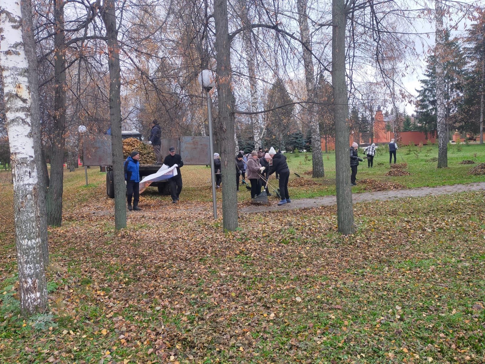 Барлык район халкы берләшеп, мемориаль комплексны тәртипкә китерде