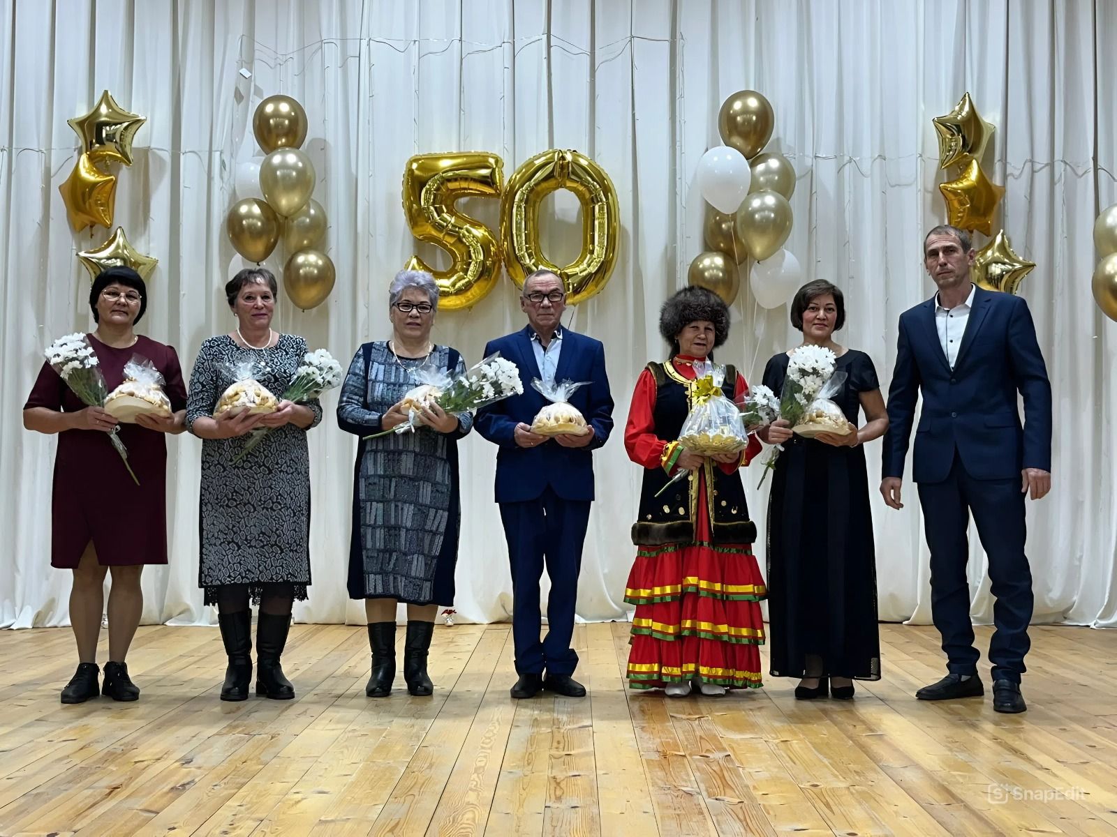 Без мәңгегә җиргә килмәгәнбез,  Безнең гомер – үзе бер вакыт
