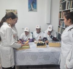 Гимназиянең медицина сыйныфы укучылары интернат-йортта булдылар