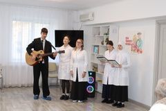 Гимназиянең медицина сыйныфы укучылары интернат-йортта булдылар