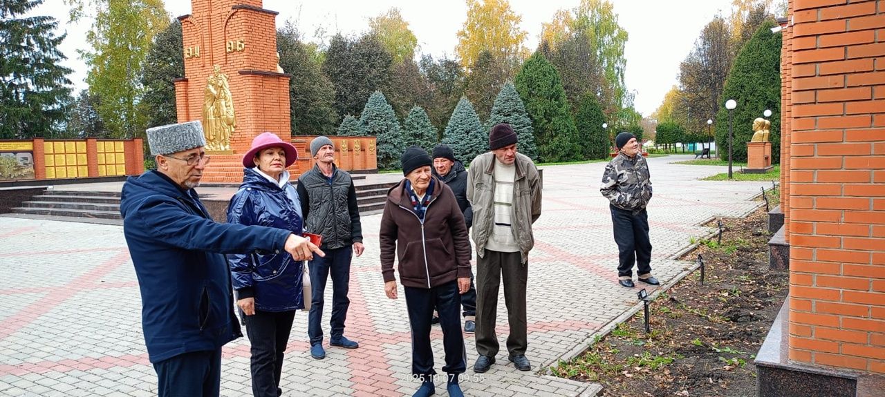 Интернат-йорт тәрбияләнүчеләре Рушат Солтанов белән экскурсиядә