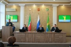 Район хакимиятенең актлар залында чираттагы киңәйтелгән киңәшмә узды