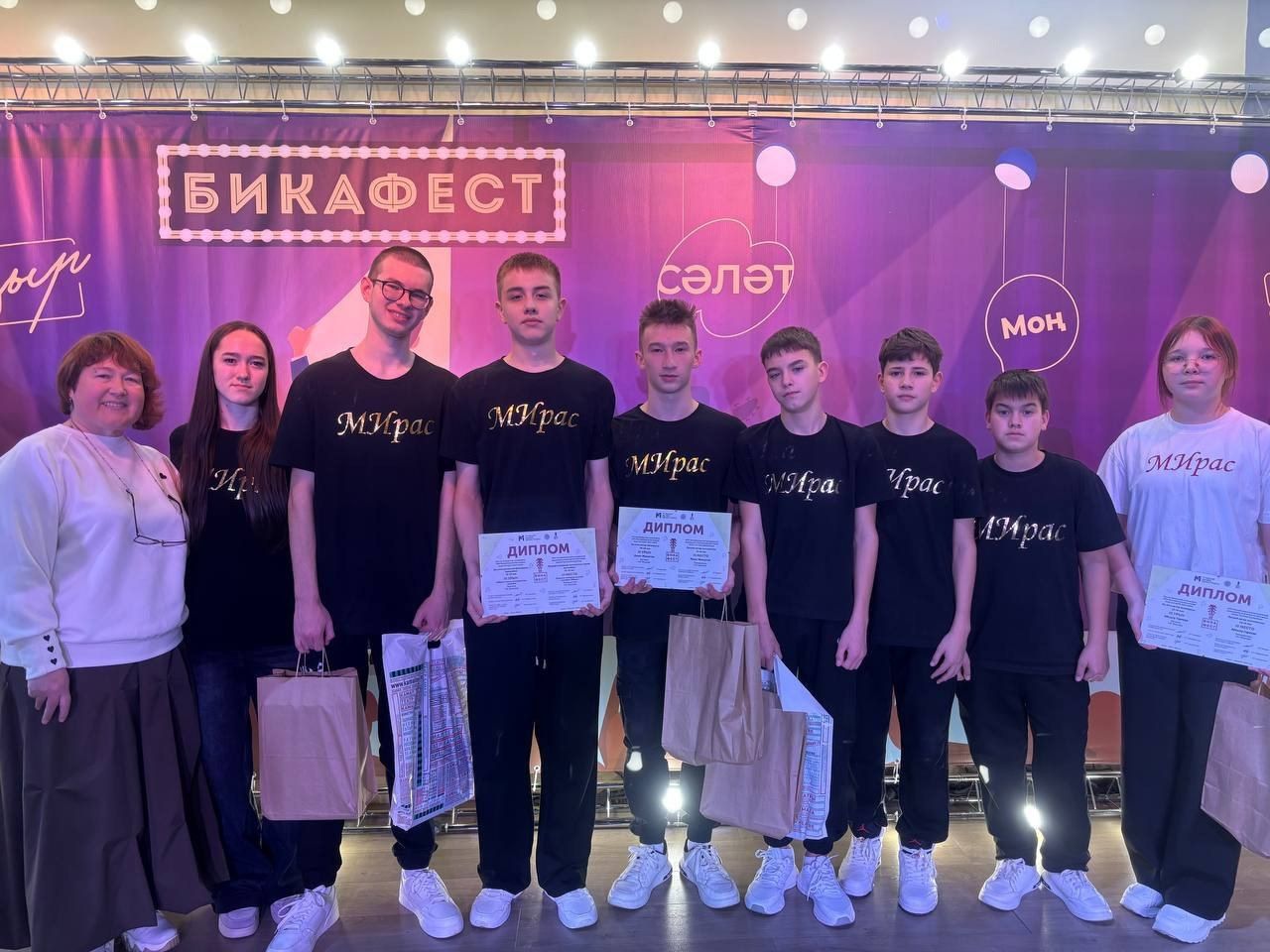 21-22 ноябрь көннәрендә Лаеш районының «Йолдызлы» ял базасында чын мәгънәсендә иҗади бәйрәм мохите гөрләде!