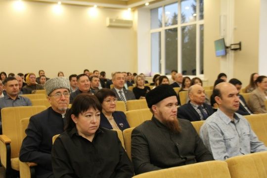 Район хакимиятенең актлар залында оешма-предприятие, бүлек җитәкчеләре катнашында киңәйтелгән киңәшмә узды