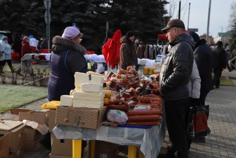 4 ноябрь көнне район мәдәният йорты каршындагы мәйданда ярминкә гөрләде