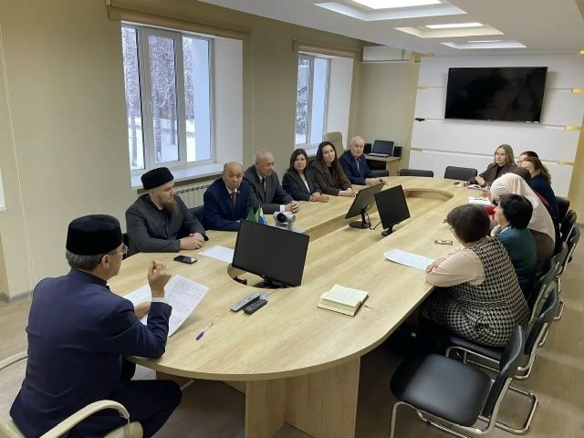 Район хакимияте бинасында Иҗтимагый советның чираттагы утырышы узды