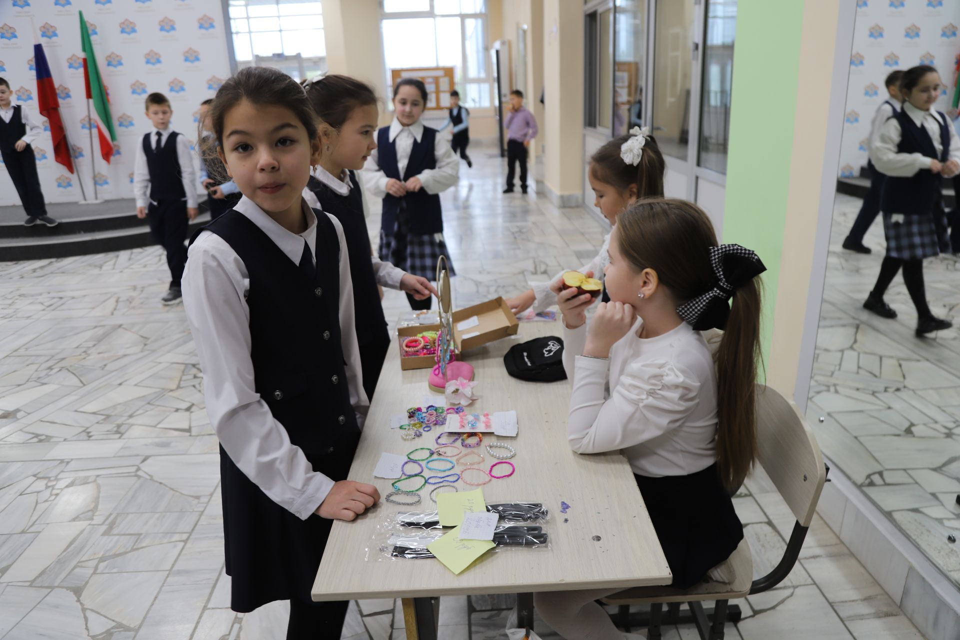 Инвалидлар ункөнлеге алдыннан мәктәпләрдә хәйрия ярминкәләре башланып китте