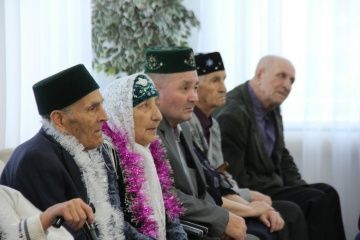 Мөслим картлар һәм инвалидлар интернат-йорты Яңа елны каршылый