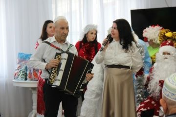 Мөслим картлар һәм инвалидлар интернат-йорты Яңа елны каршылый