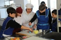 «Уңыш (Успех)» концепциясе гамәлдә: Мөслимдә яшьләр «Һөнәргә беренче адымнар» проектында эшче профессияләрен сынап карады