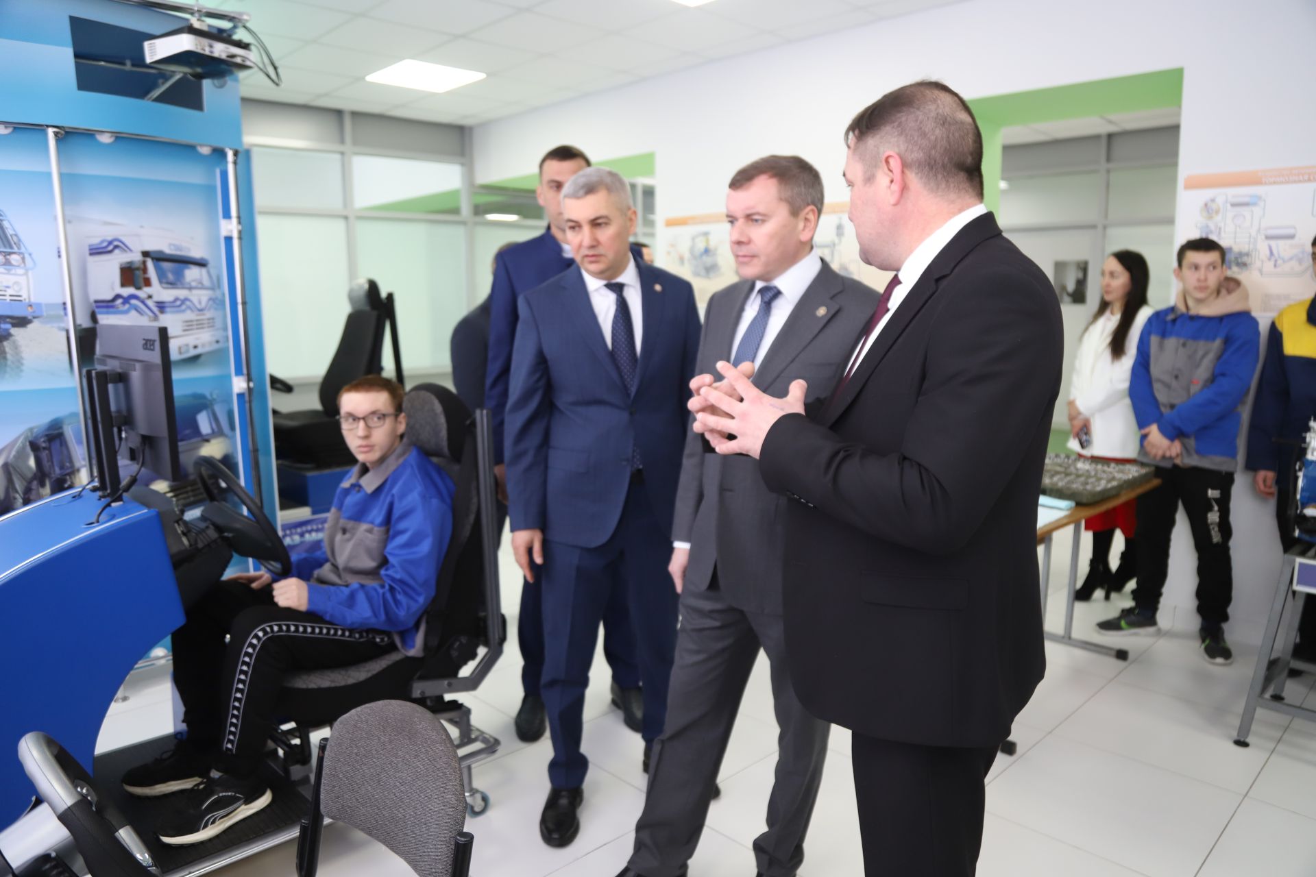 Бүген З. Басыйрова исемендәге район мәдәният йортында Мөслим район Советының IV чакырылыш XXXIX отчет сессиясе узды