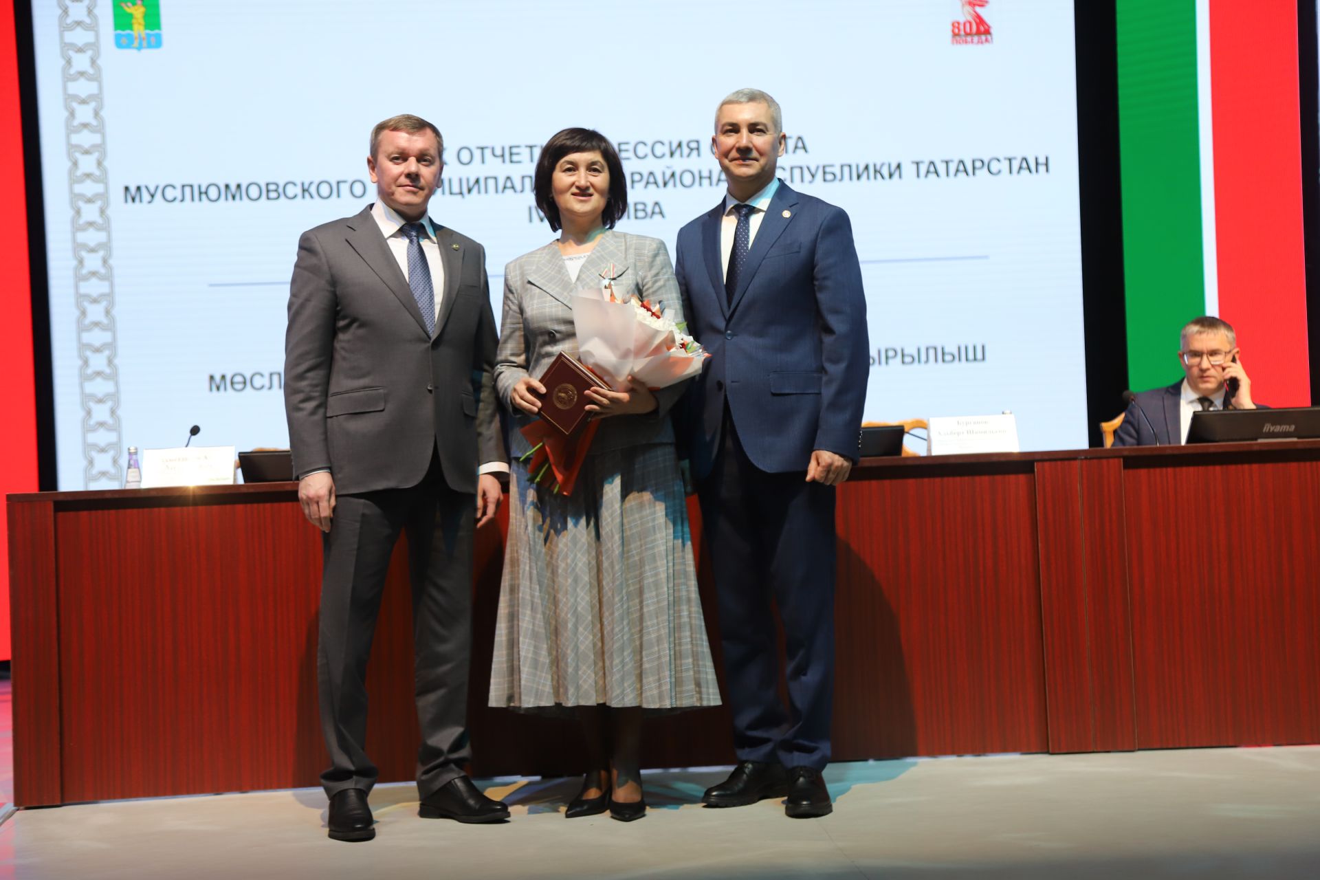 Бүген З. Басыйрова исемендәге район мәдәният йортында Мөслим район Советының IV чакырылыш XXXIX отчет сессиясе узды