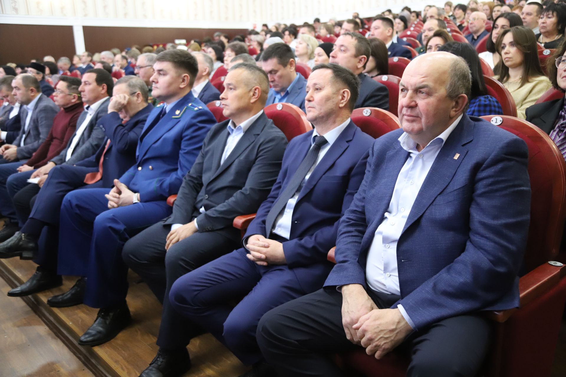 Бүген З. Басыйрова исемендәге район мәдәният йортында Мөслим район Советының IV чакырылыш XXXIX отчет сессиясе узды