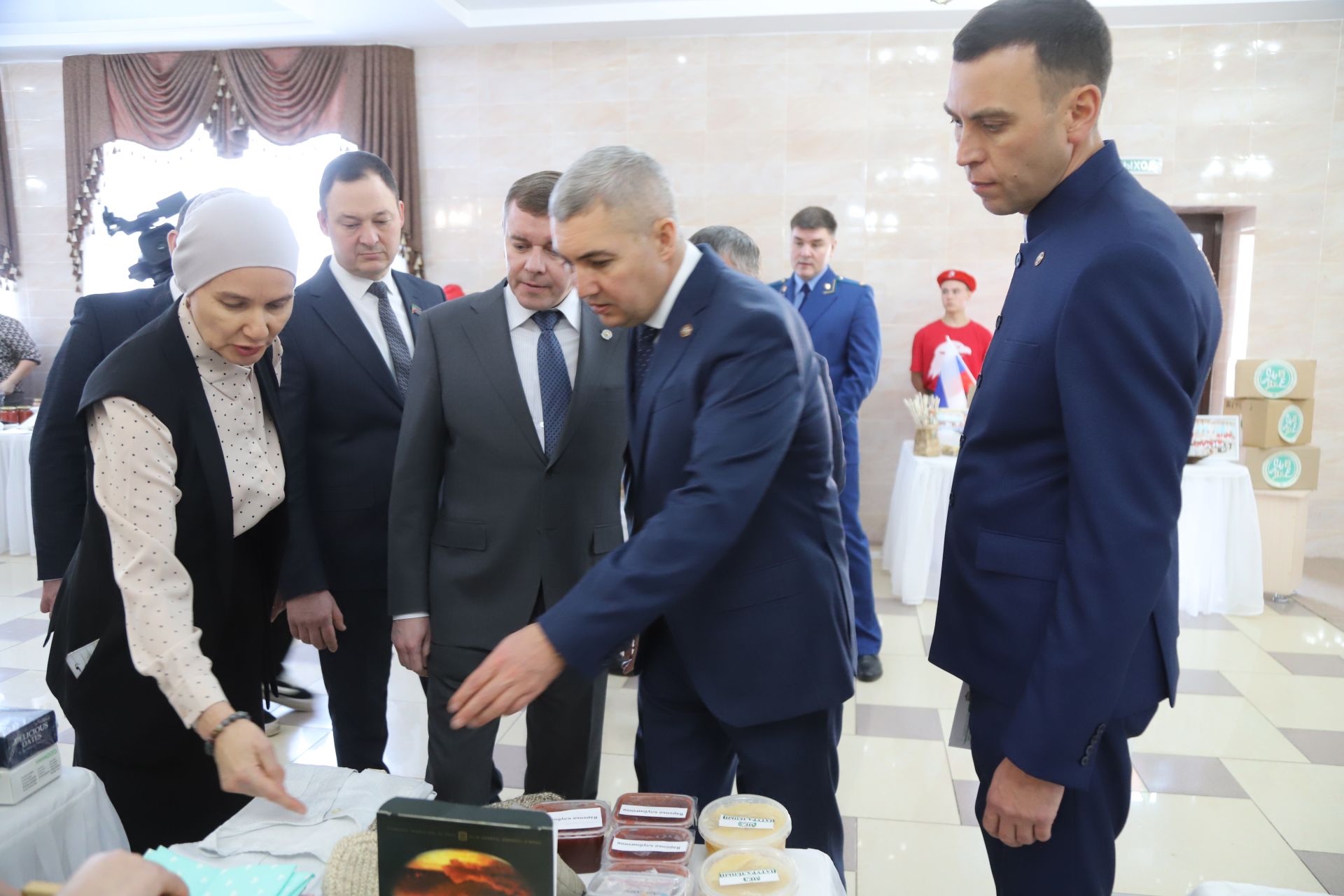 Бүген З. Басыйрова исемендәге район мәдәният йортында Мөслим район Советының IV чакырылыш XXXIX отчет сессиясе узды