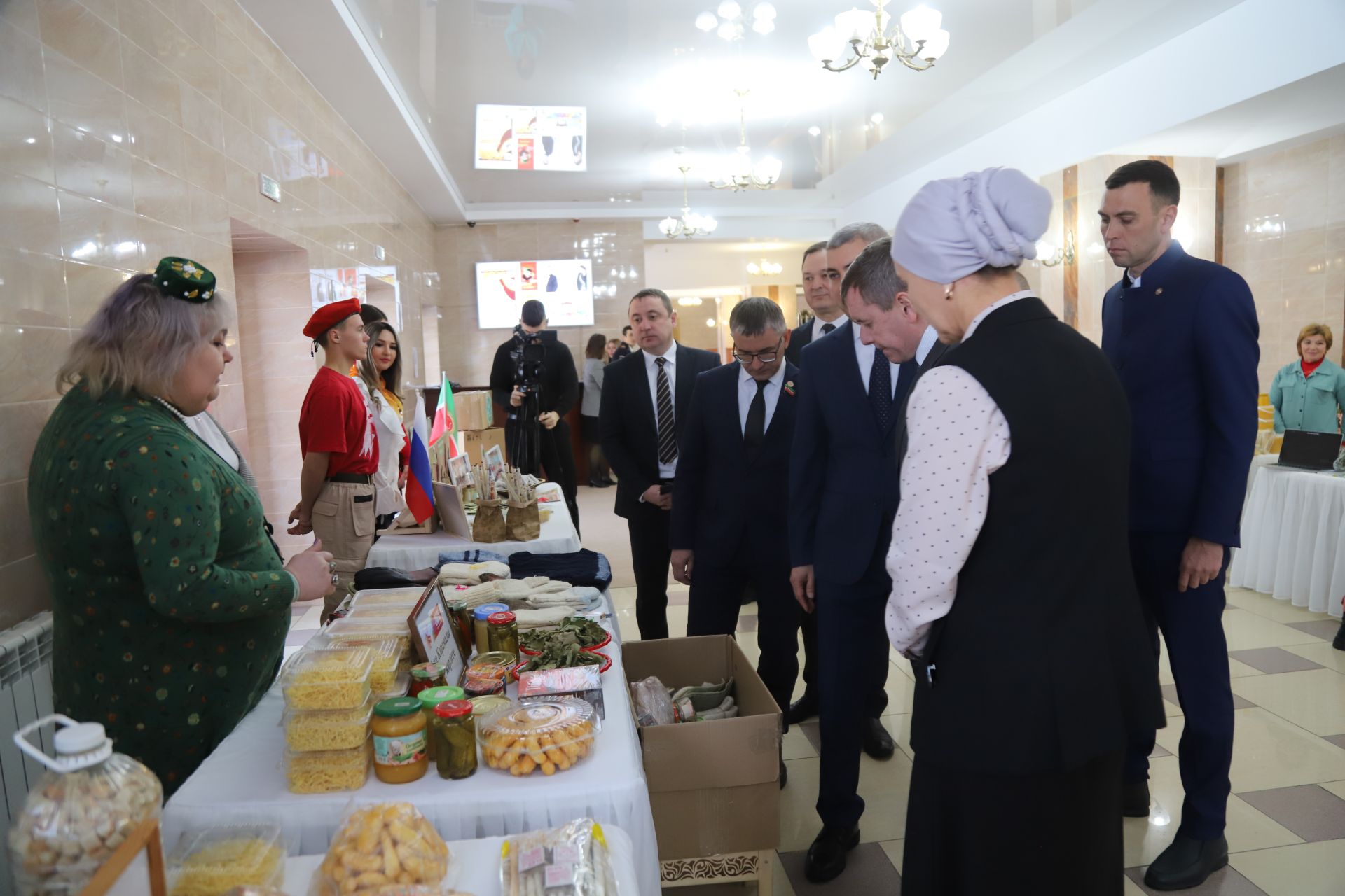 Бүген З. Басыйрова исемендәге район мәдәният йортында Мөслим район Советының IV чакырылыш XXXIX отчет сессиясе узды