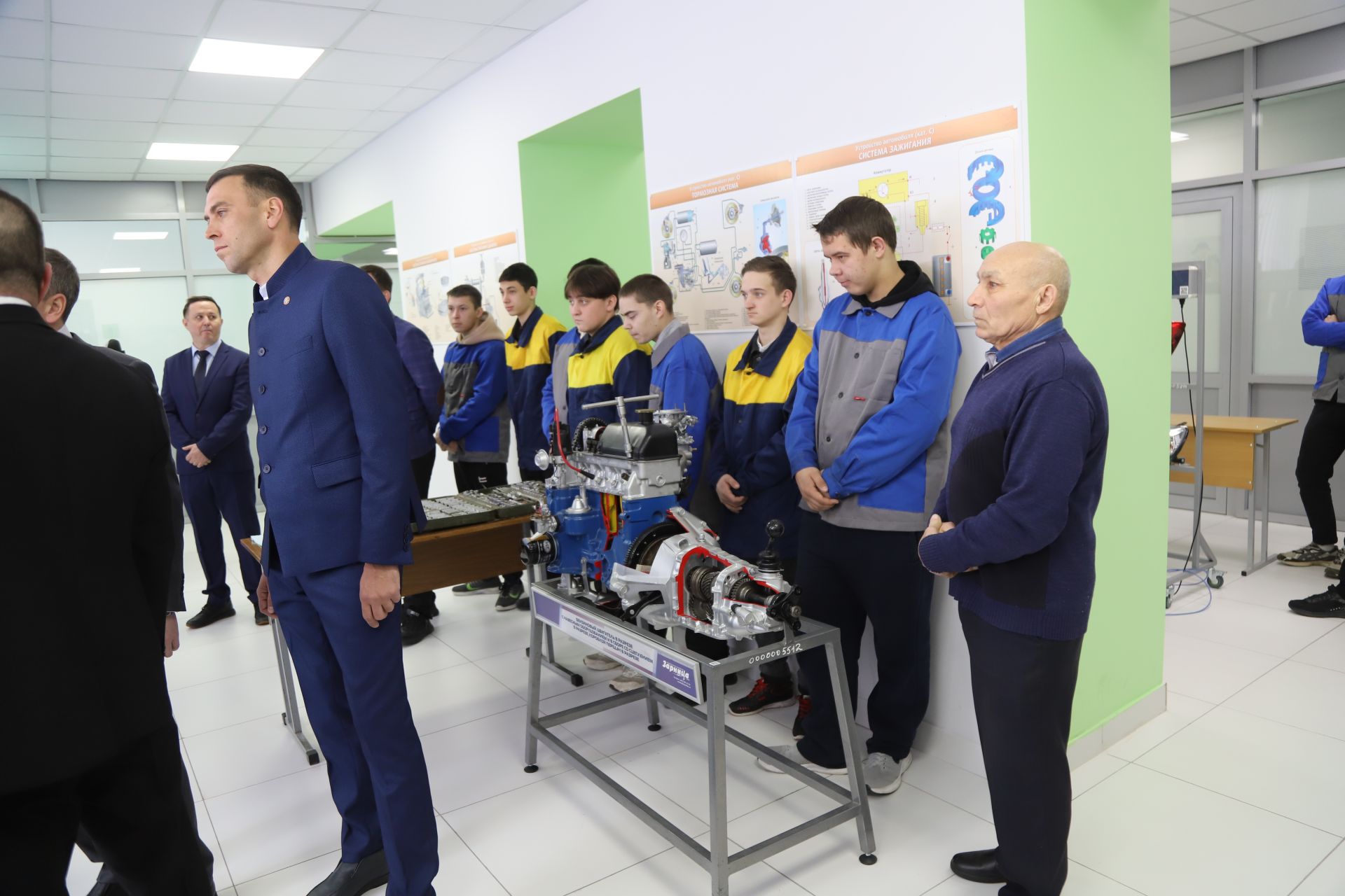 Бүген З. Басыйрова исемендәге район мәдәният йортында Мөслим район Советының IV чакырылыш XXXIX отчет сессиясе узды
