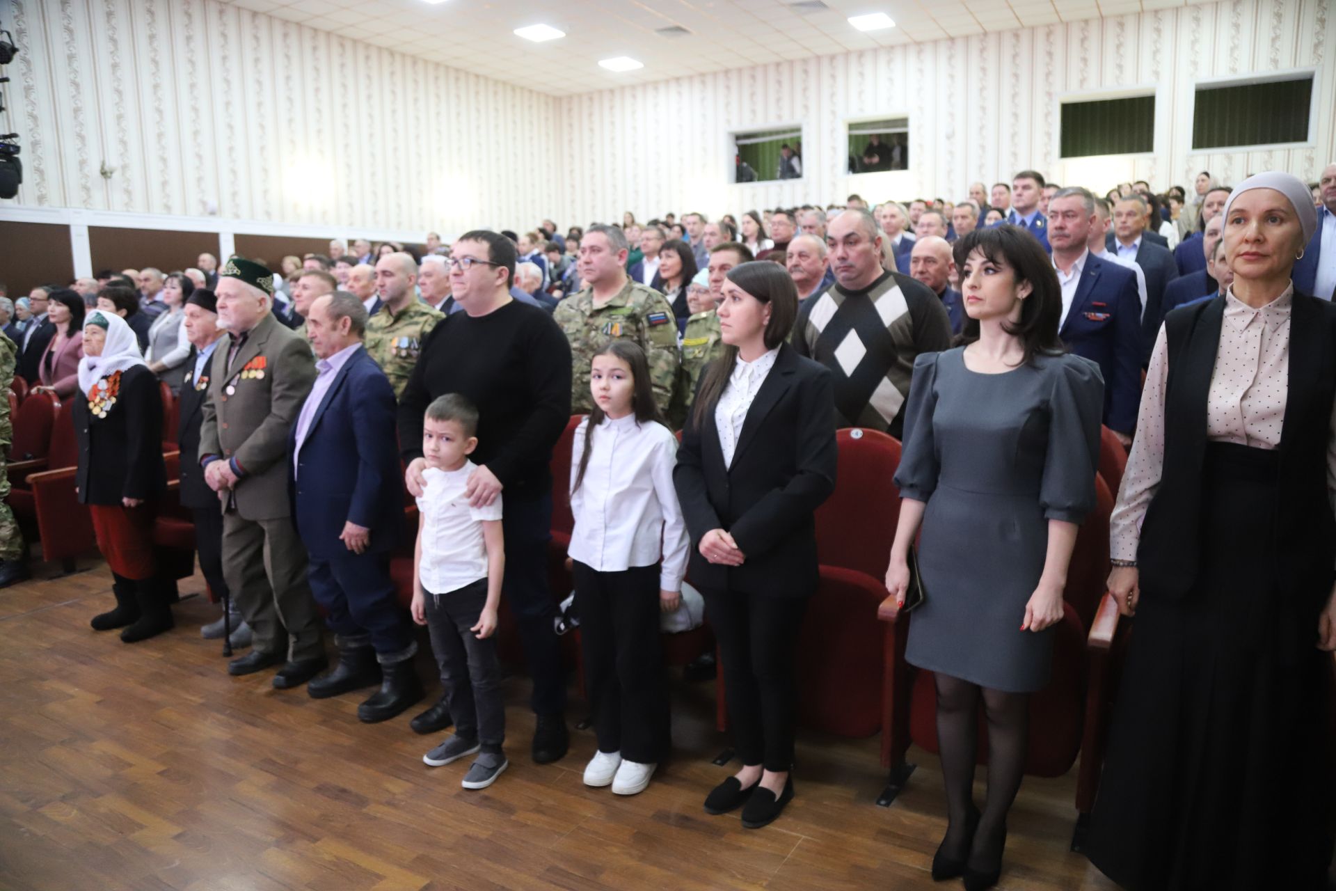 Бүген З. Басыйрова исемендәге район мәдәният йортында Мөслим район Советының IV чакырылыш XXXIX отчет сессиясе узды