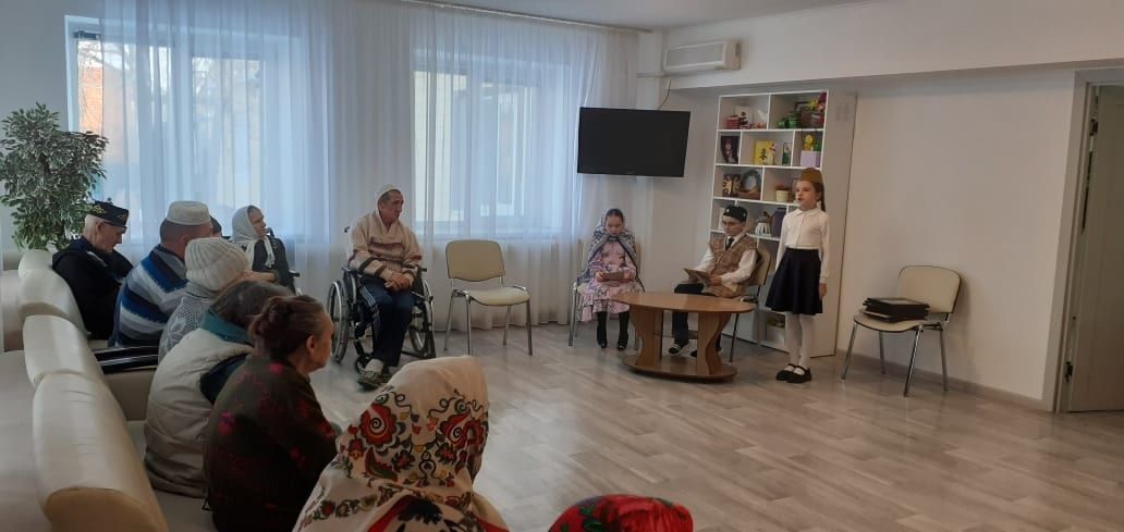 Мөслим гимназиясе укучылары өлкәннәргә театраль күренеш күрсәткәннәр