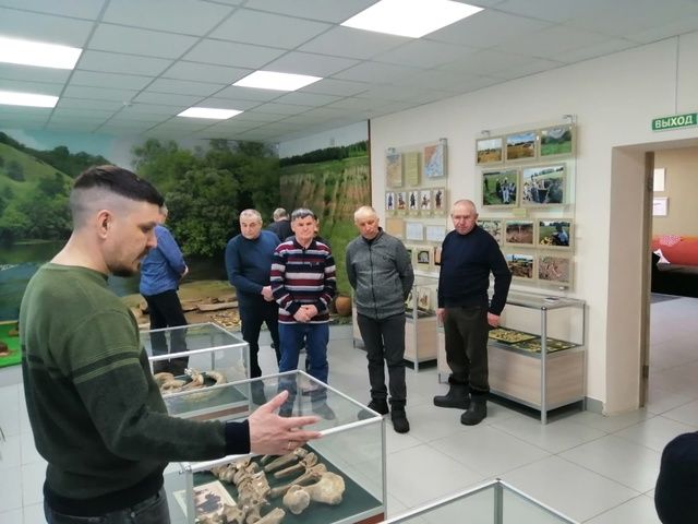 Германиядә хезмәт иткән совет гаскәрләре төркеме ветераннары укучылары өчен тәрбия чарасы үткәрде