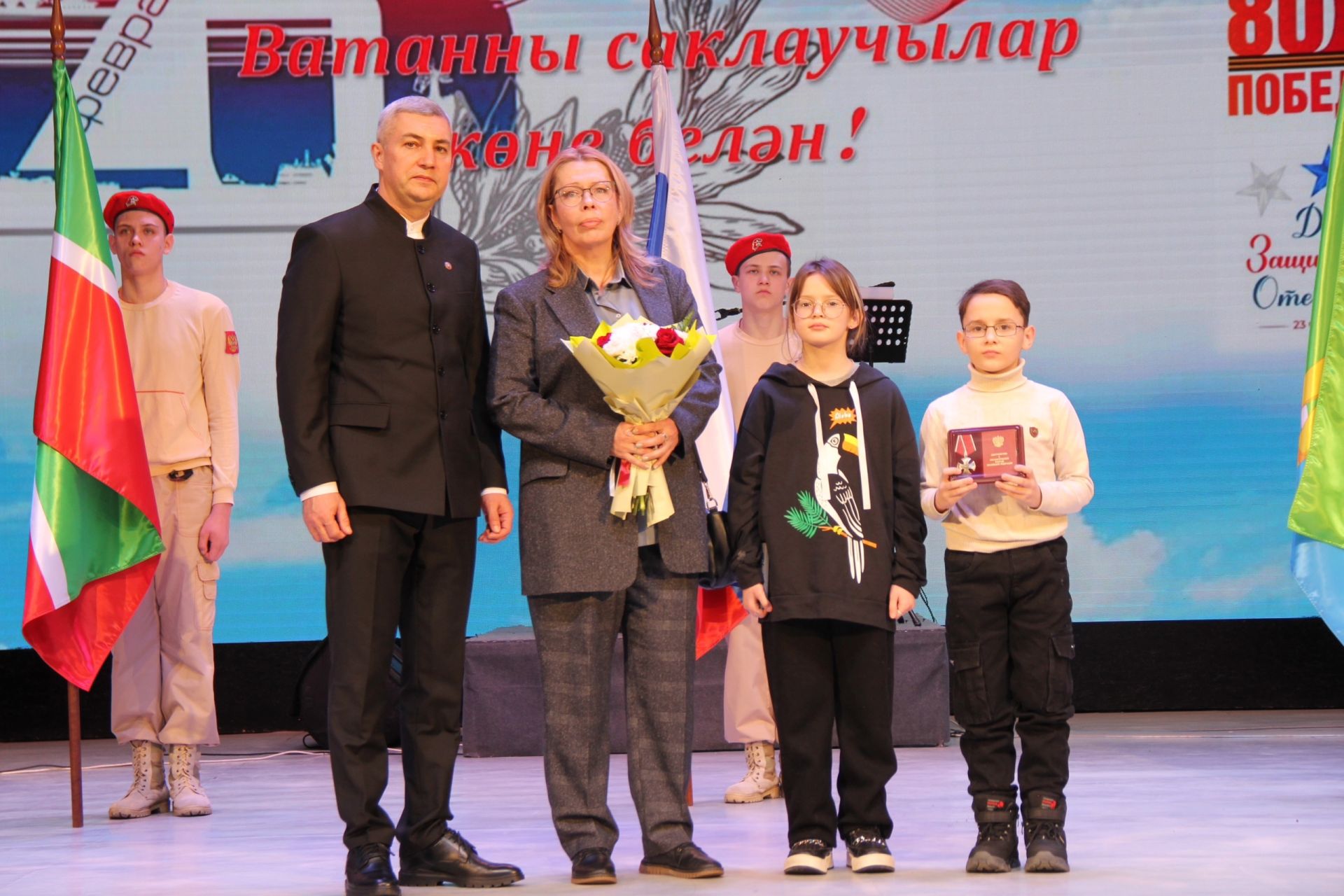 Район мәдәният йортында Ватанны саклаучылар көненә багышланган кичә узды