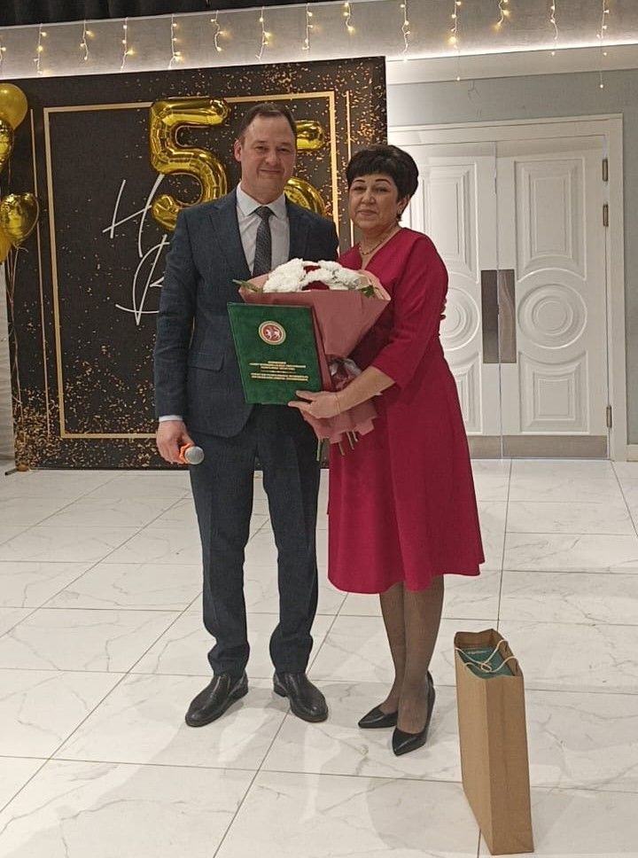 Метрәй авыл җирлеге җитәкчесе Гүзәлия Шакирова Мактау грамотасы белән бүләкләнде