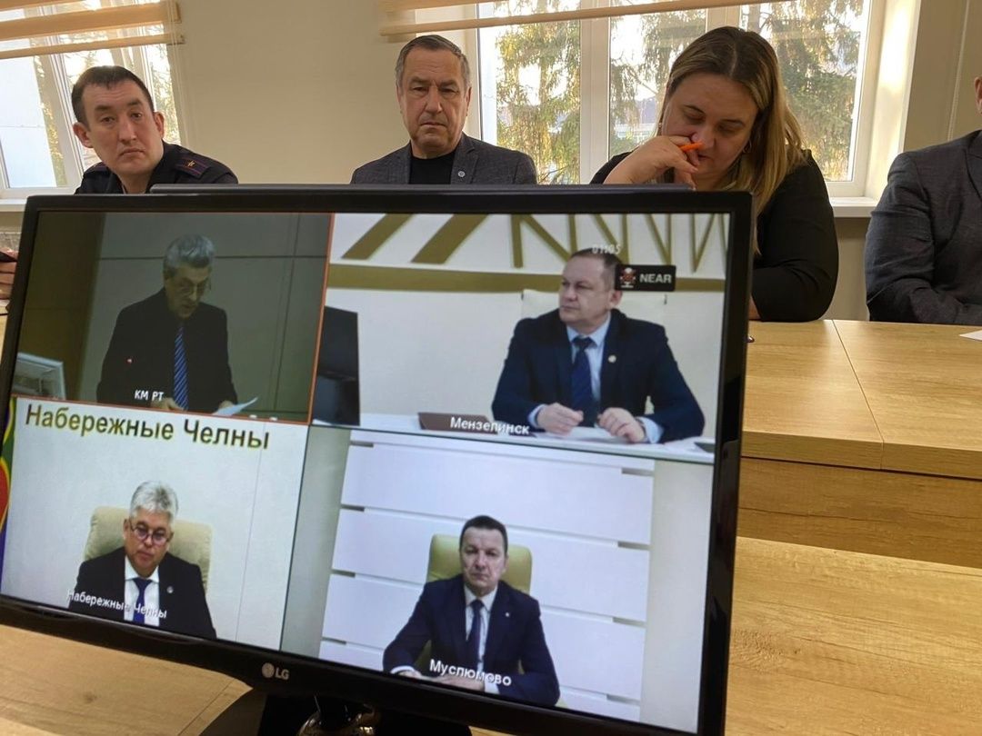 Кичә район хакимияте бинасының кече актлар залында видеоконференция режимында җыелыш узды