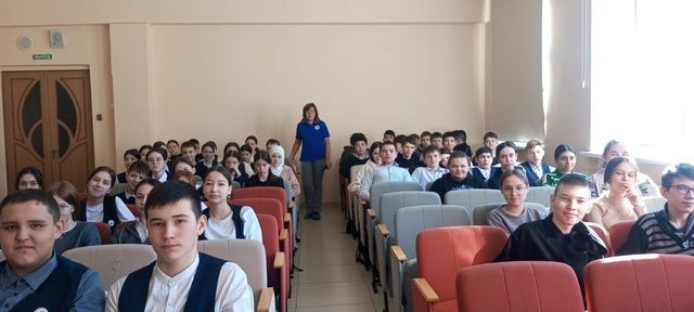 Мөслим лицеендә балалар өчен юл иминлеге турында сыйныф сәгате үтте