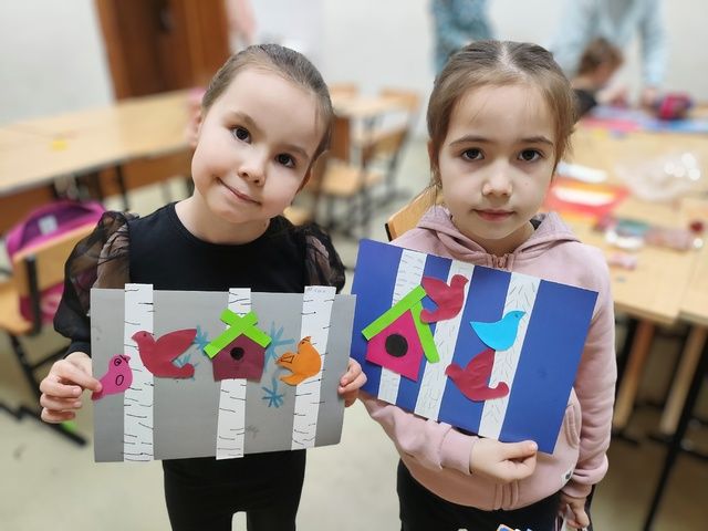 Күчмә кошлар кайту вакыты: Балалар кошлар өчен төсле йортлар ясады