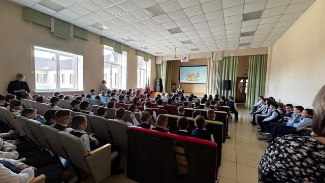 Мөслим лицее укучылары ДАИ җитәкчесе белән очраштылар