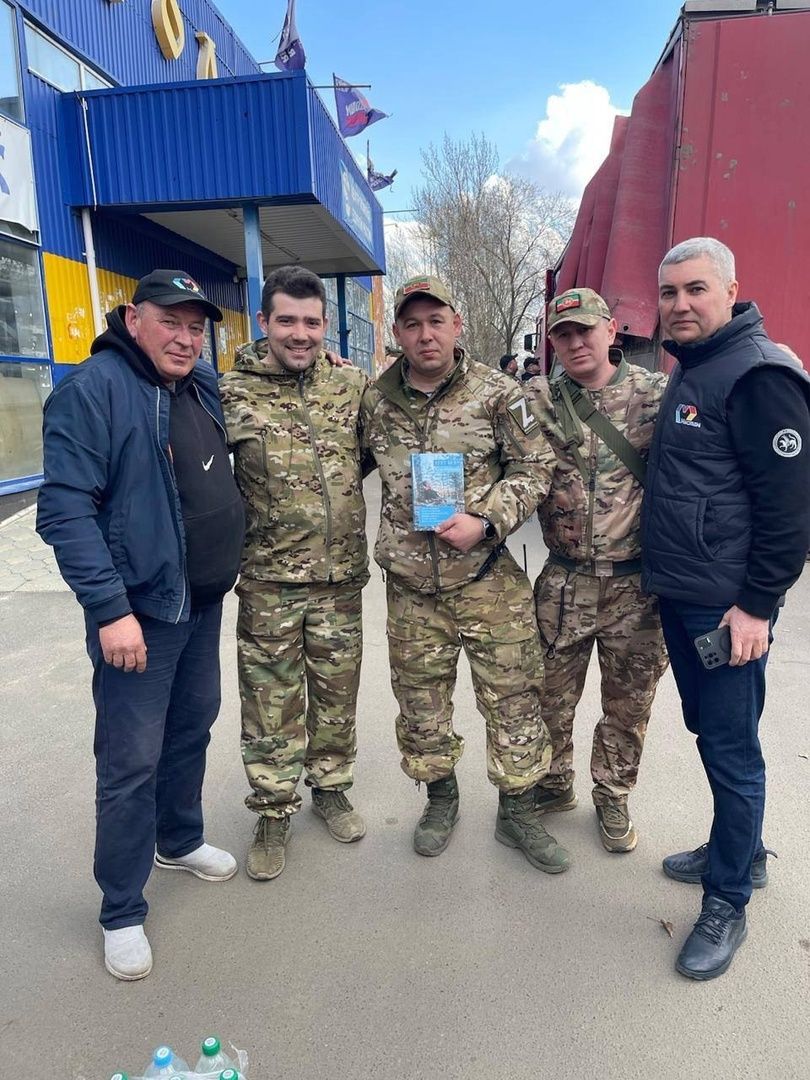 Район башлыгы Альберт Хуҗин җитәкчелегендә бертөркем райондашларыбыз МХОдәге егетләргә ярдәм йөге тапшырды