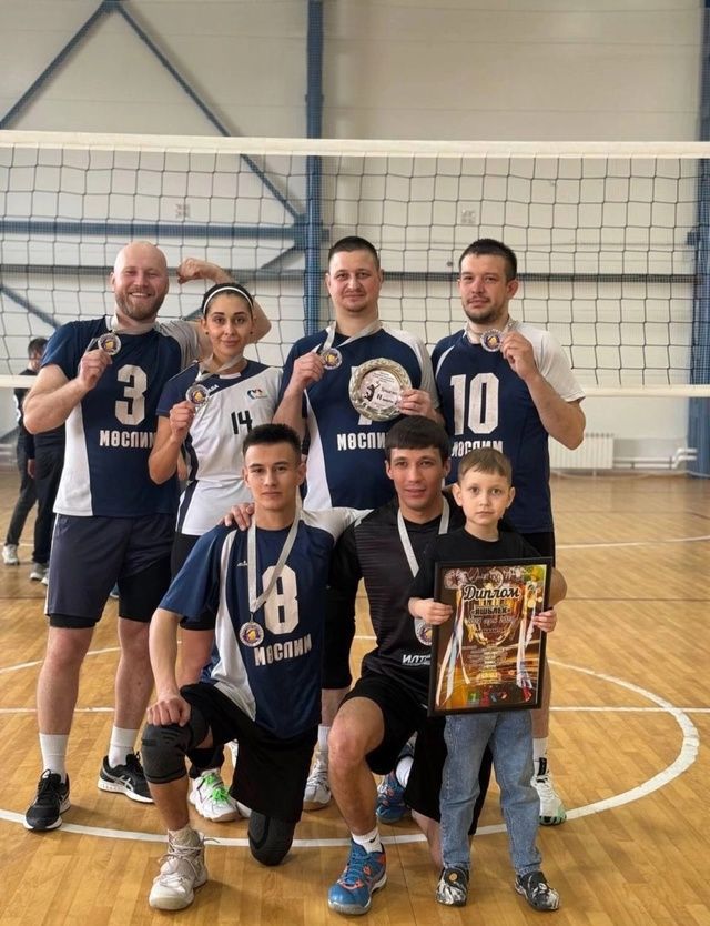 Мөслимдә «Яшьлек» спорт мәктәбе кубогына төнге волейбол лигасының финал уеннары узды