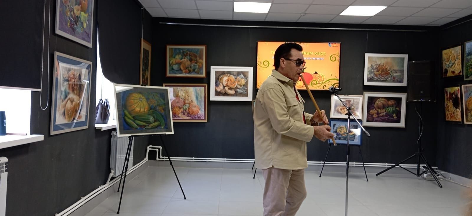 «Төсләрдә бәйрәм хисе» дип исемләнгән картиналар күргәзмәсен ачу чарасы узды