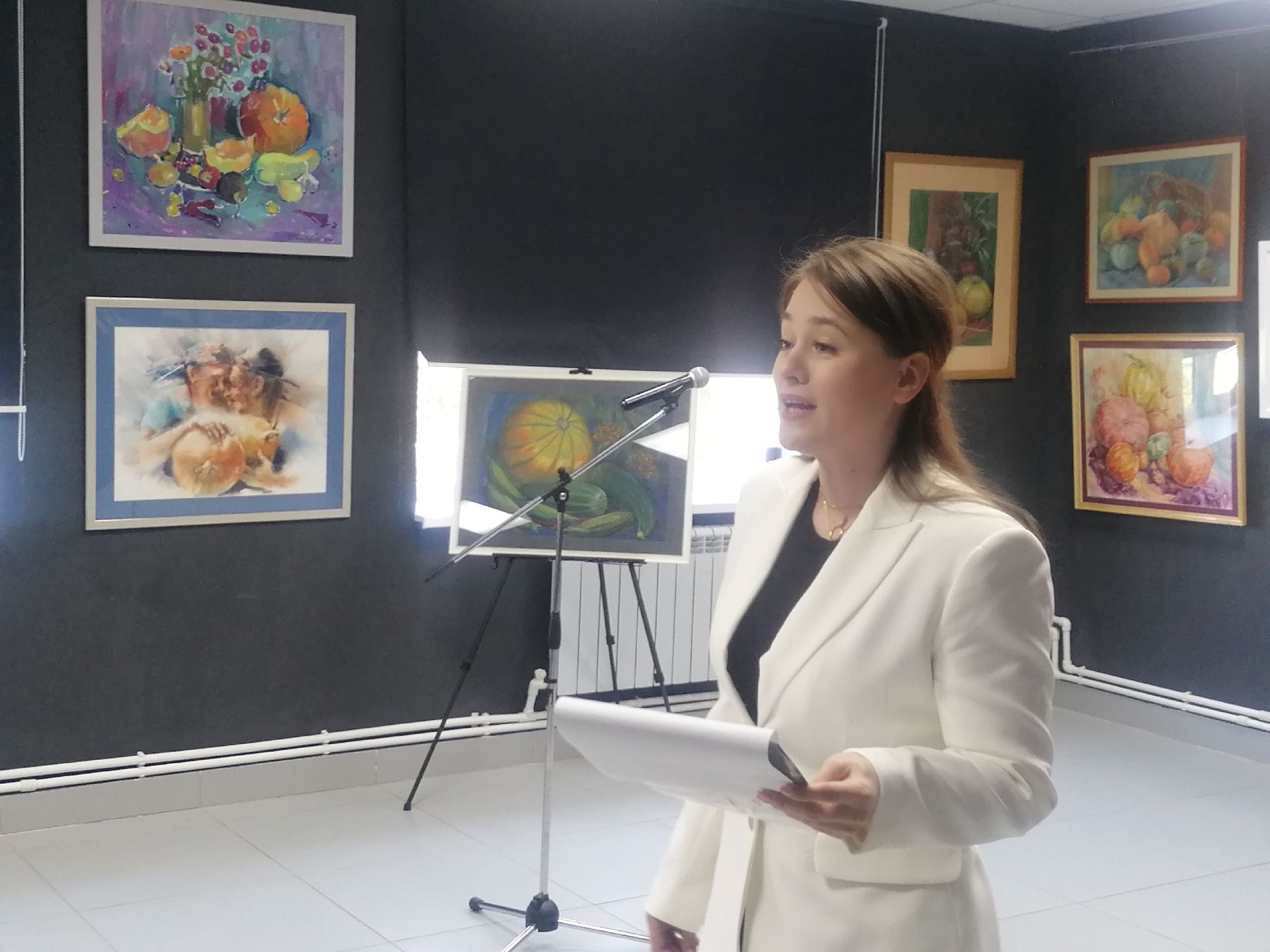 «Төсләрдә бәйрәм хисе» дип исемләнгән картиналар күргәзмәсен ачу чарасы узды