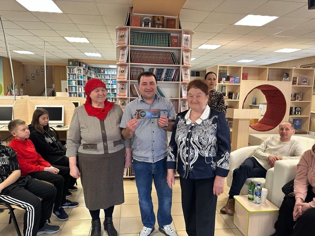 Мөслим үзәк китапханәсендә үзенчәлекле жанрда уйнаучы Буа дәүләт сатира театры артистлары белән очрашу узды