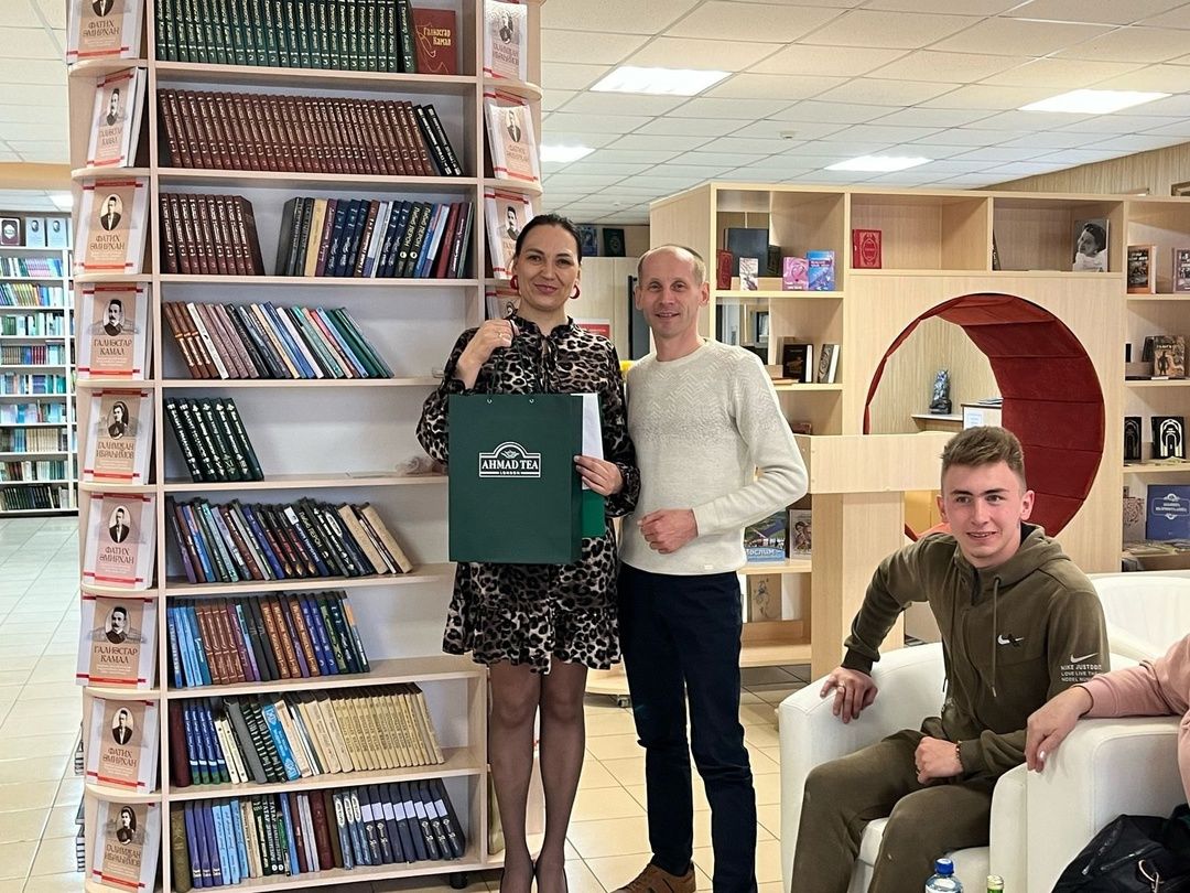 Мөслим үзәк китапханәсендә үзенчәлекле жанрда уйнаучы Буа дәүләт сатира театры артистлары белән очрашу узды