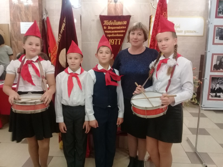 Кызыл галстукларны сагынып