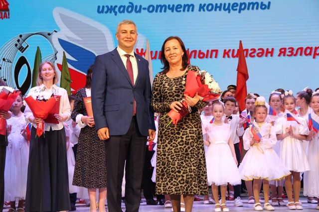 Балалар сәнгать мәктәбенең иҗади-отчет концертында бүләкләр дә тапшырылды