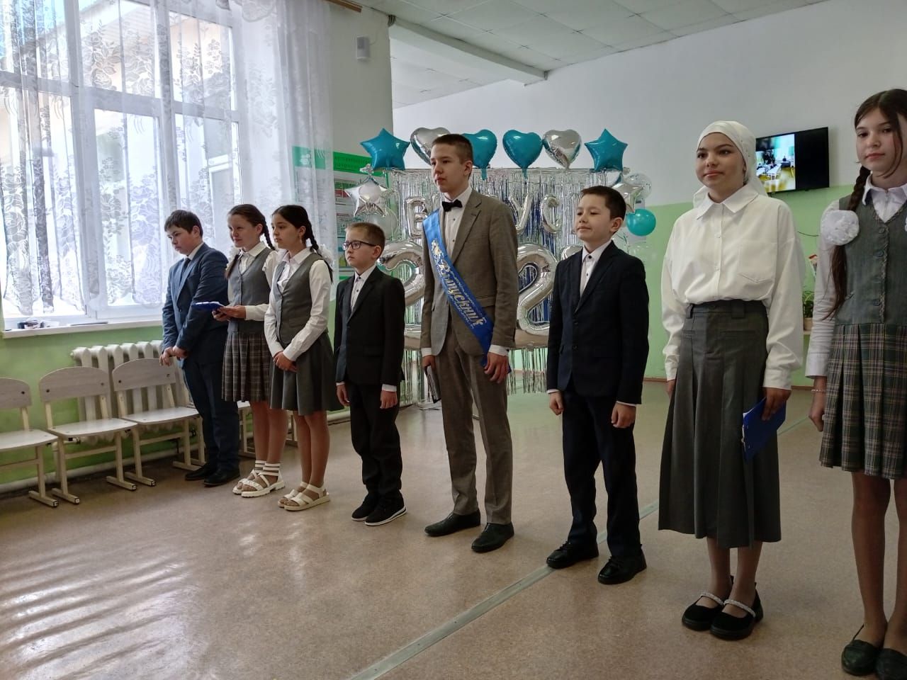 24 май көнне Баек төп мәктәбенең 9 сыйныф чыгарылыш сыйныф укучысы Гаяз Хәмәдишин өчен кыңгырауның чыңлап торган,  әмма моңсу тавышы яңгырады