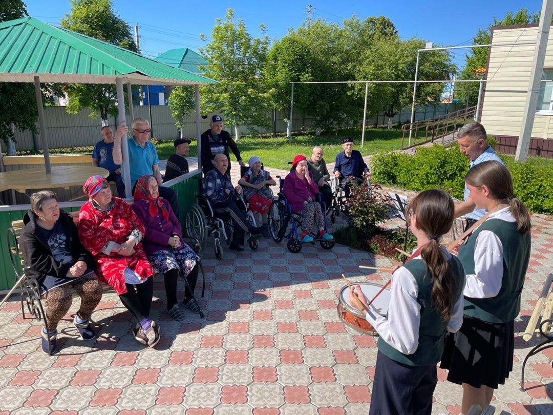 Таныш көйләр безне якынайта