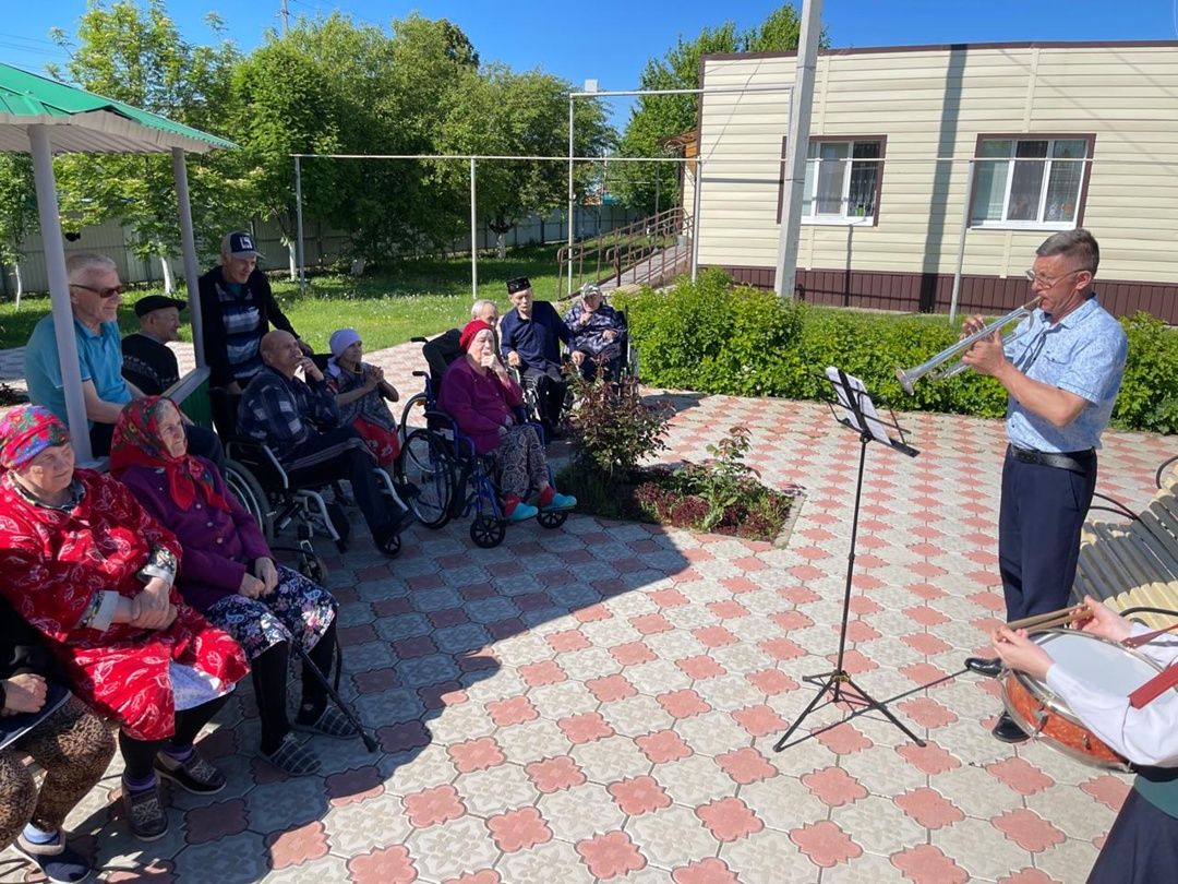 Таныш көйләр безне якынайта