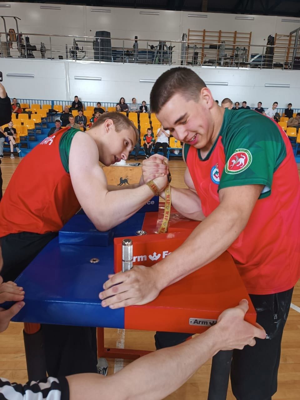 22 май көнне спорт мәктәбендә армрестлинг буенча район беренчелеге узды