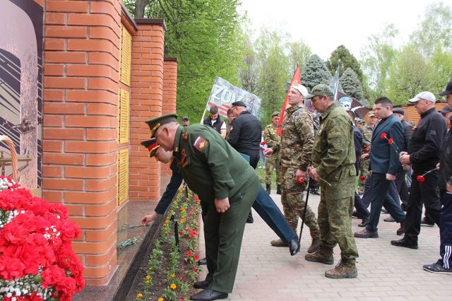 Мөслимдә МХОда катнашучыларга багышланган стела ачу тантанасы