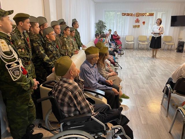 Бөек Җиңүнең 80 еллыгын бәйрәм итү кысаларында Мөслим картлар һәм инвалидлар интернат-йортында тантаналы чара узган