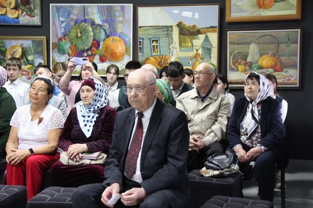 Бөек Җиңүнең 80 еллыгы уңаеннан туган якны өйрәнү музеенда «Утлы еллар аша» китабының lll бүлеген тәкъдир итү кичәсе узды