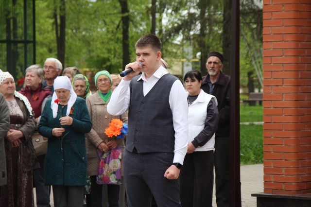 Мөслимдә МХОда катнашучыларга багышланган стела ачу тантанасы