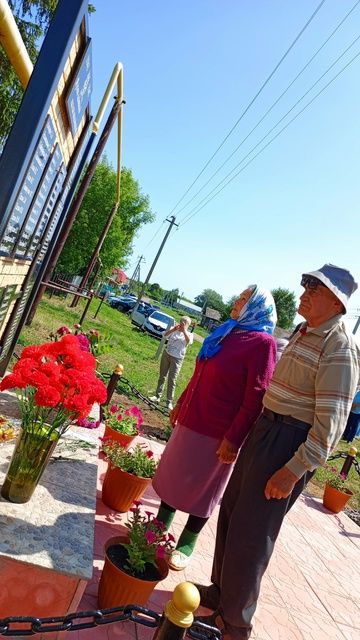 Иске Әлмәт авылында сугышчаннар истәлегенә мәрмәр стела куелды