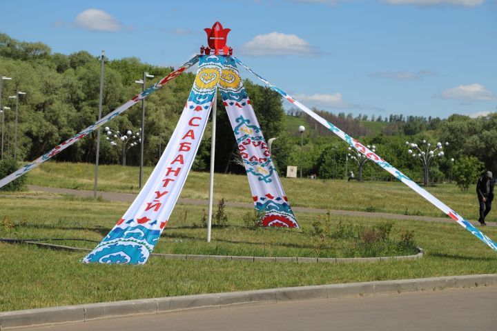 Мөслим Сабантуе: театральләштерелгән күренеш