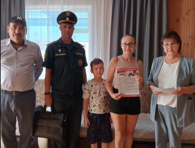 Социаль яклау бүлеге хезмәткәрләре белән берлектә янгын күзәтчелеге бүлеге хезмәткәрләре рейд үткәрде