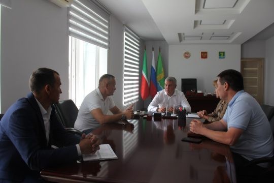 Район башлыгы Альберт Хуҗин шәхси сораулар буенча гражданнарны кабул итте